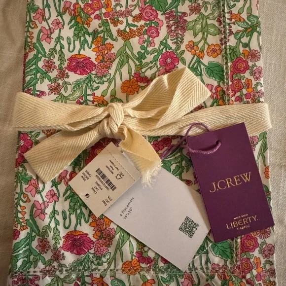 J Crew LIMITED-EDITION SET-OF-FOUR PLACEMATS IN LIBERTY® PRINTS- NWT - Picture 1 of 4